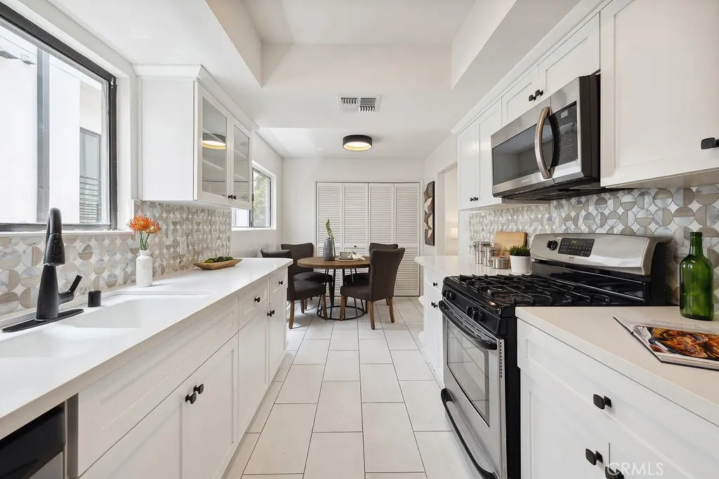 6101 Fulton Avenue 8, Van Nuys, California 91401 home-pic-15